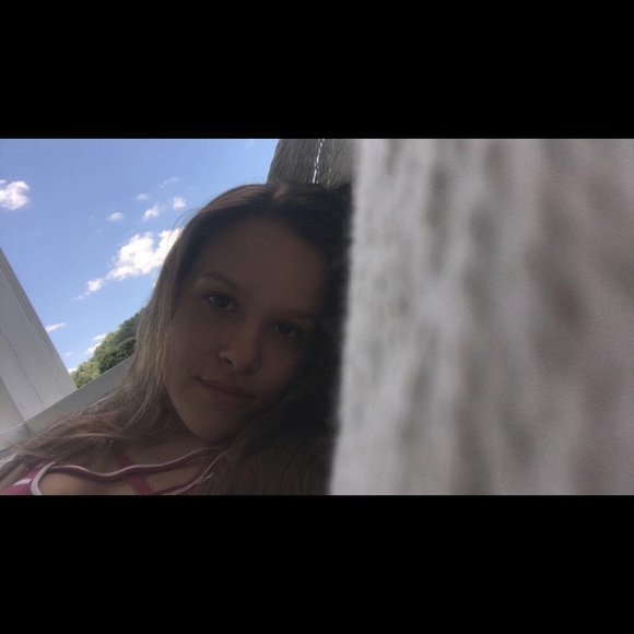 Meet your Posher, Katelyn - Picture 4 of 8